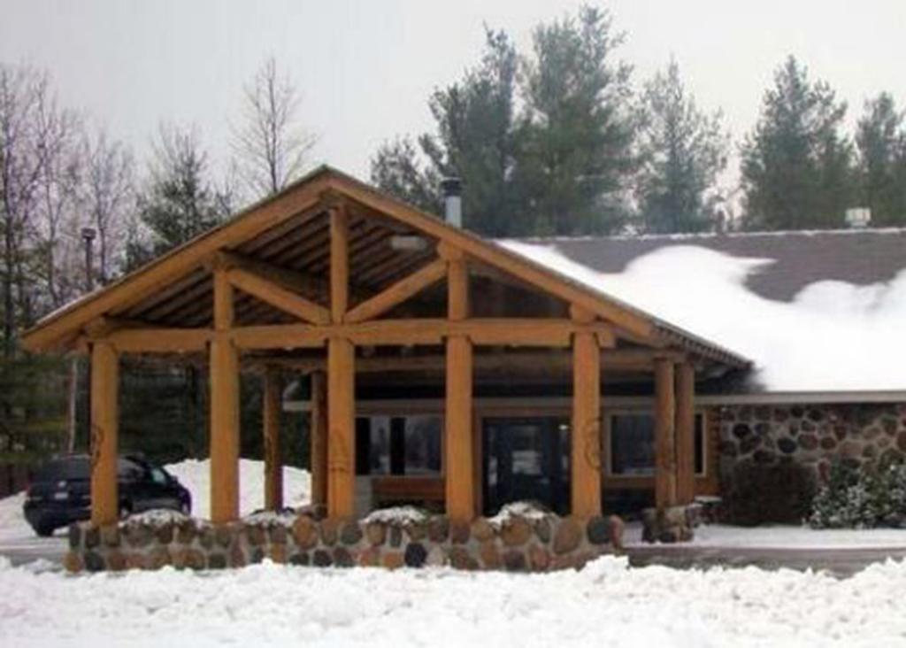 The Pinewood Lodge Au Gres Exterior foto